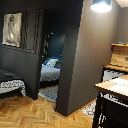 Black Apartment Novi Sad