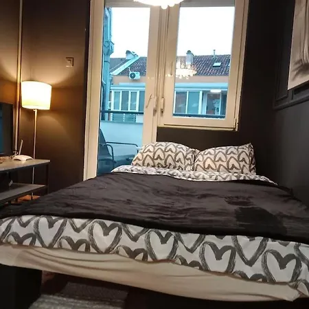 Apartment Black
